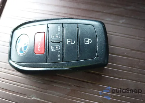 2021 Toyota Sienna Le z USA, uszkodzony, nr VIN 5TDBRKEC4MS005427